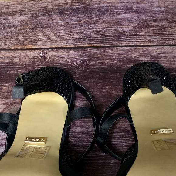 Bebe ~ Leola Pointy Toe Pump - Picture 12 of 16